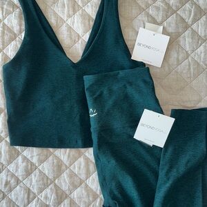 Beyond Yoga Women's Emerald Green/Teal Set